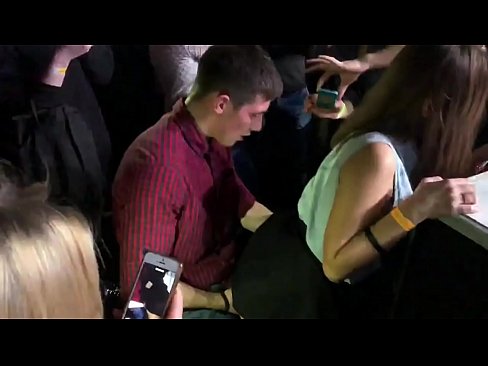 ❤️ Echte seks yn in Russyske nachtclub. 18-jierrich Russysk famke yn 'e anus en fagina neukt yn in nachtclub ️ Porno vk op fy.high-pass.ru ﹏