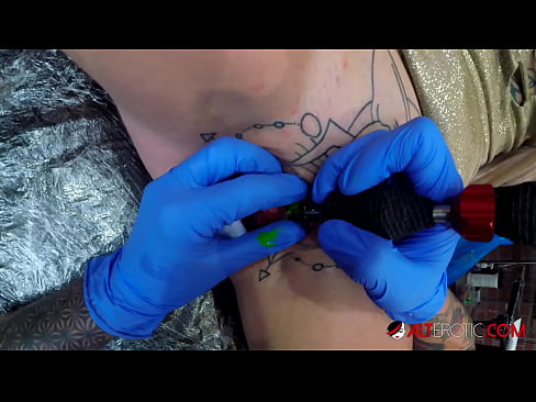 ❤️ Ekstreem tattooed hottie Sully Savage krige in tattoo op har klitoris ️ Porno vk op fy.high-pass.ru ﹏